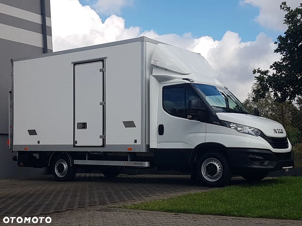 Iveco DAILY WINDA 8EP KONTENER KLIMA 4,22x2,24x2,24 KRAJOWY 35S16 3,0-160KM MANUAL 6-BIEGÓW - 30