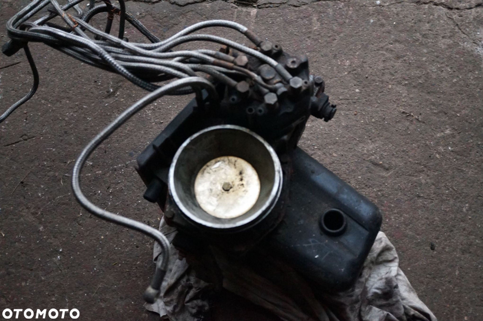 PRZEPŁYWOMIERZ 100 C3 2.3 0438100125 AUDI 1982-1991 - 2