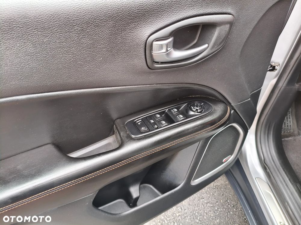Jeep Compass - 24