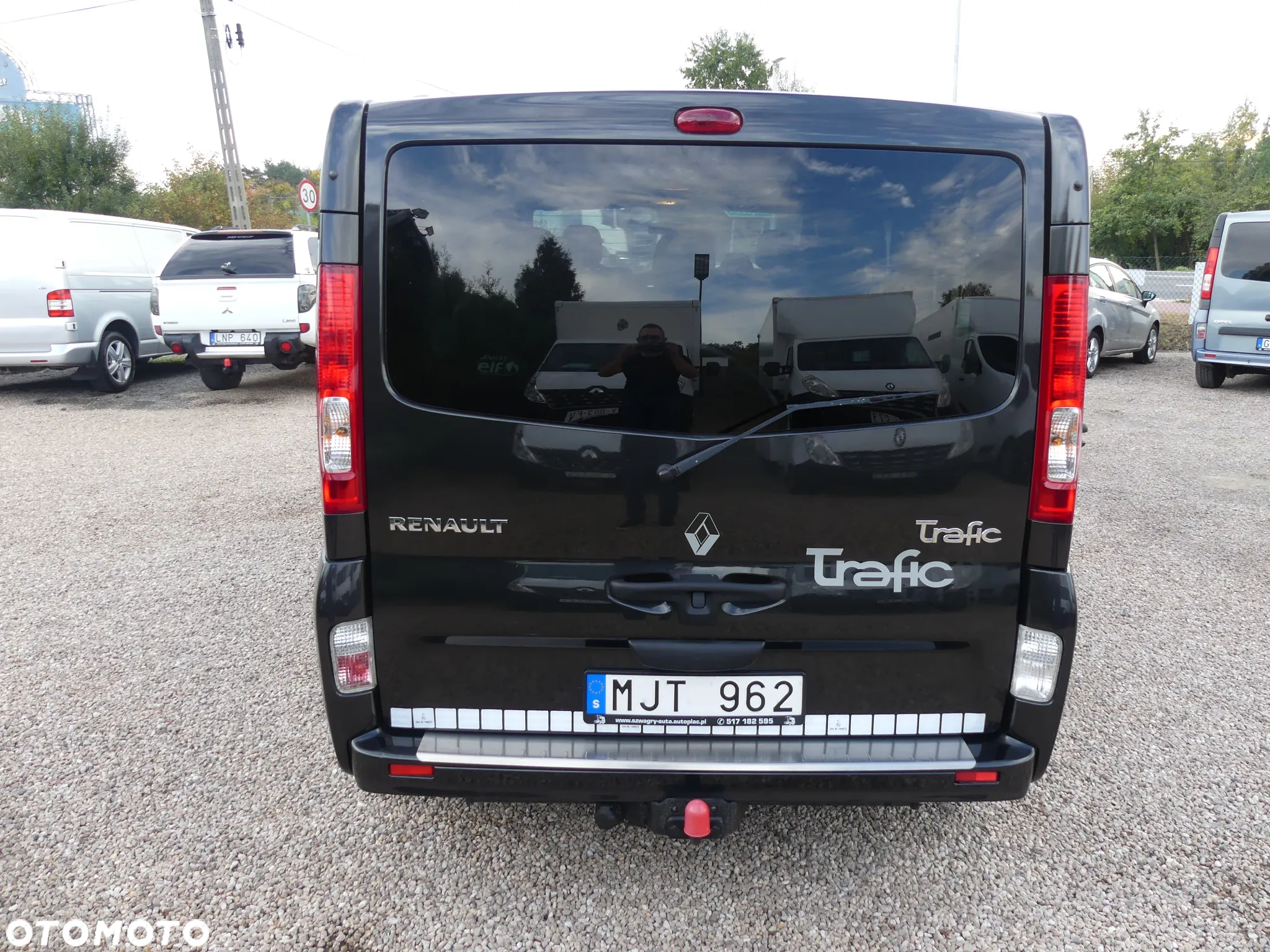 Renault Trafic 2.0 dCi 115 FAP Grand Passenger Black Edition - 22