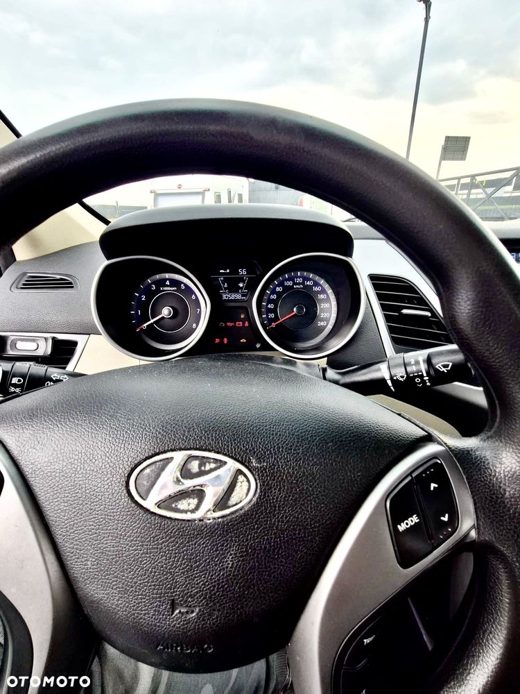 Hyundai Elantra 1.6 Comfort - 5