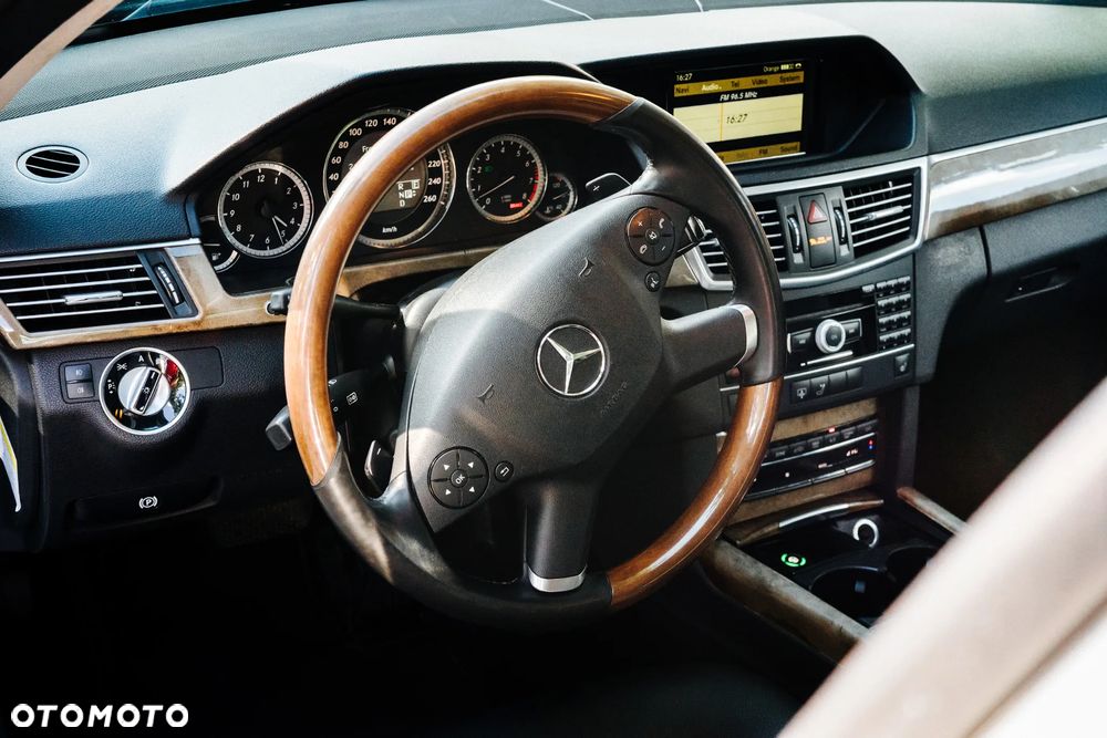 Mercedes-Benz Klasa E 350 4Matic 7G-TRONIC Elegance - 15