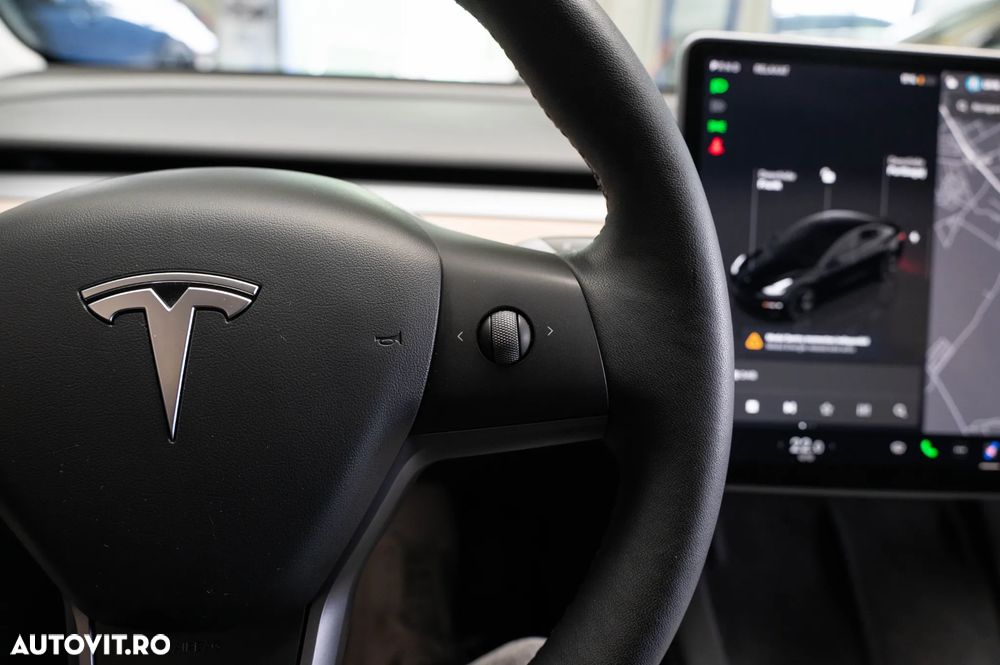 Tesla Model 3 Long Range AWD Premium - 23