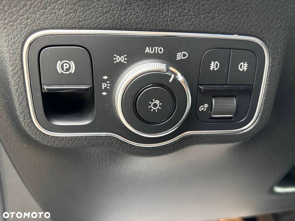 Mercedes-Benz GLA 250 4Matic 8G-DCT - 13