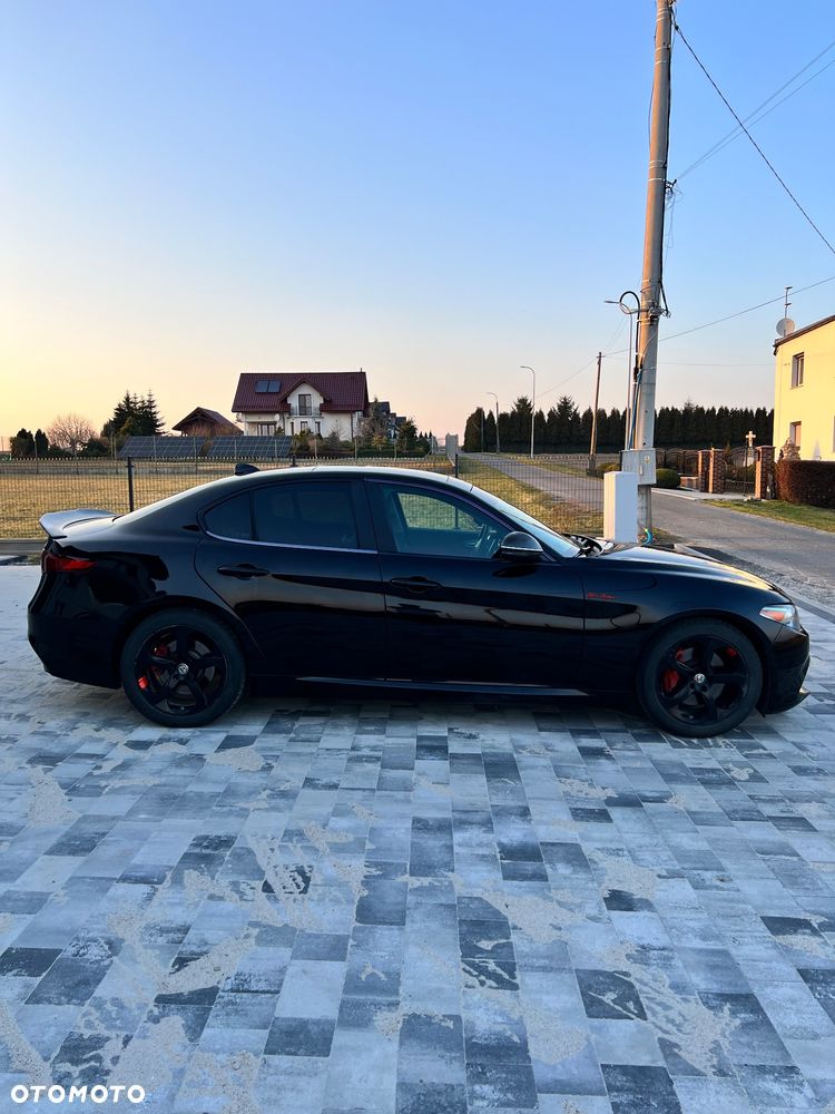 Alfa Romeo Giulia 2.0 Turbo 16V AT8-Q4 Veloce Ti - 4