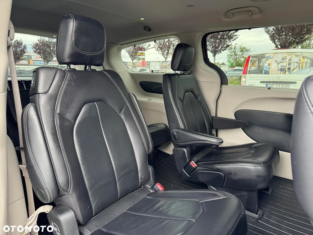 Chrysler Pacifica - 15