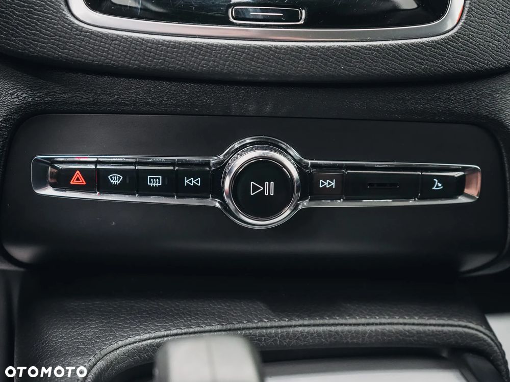 Volvo XC 90 B5 D AWD Geartronic Momentum Pro - 24