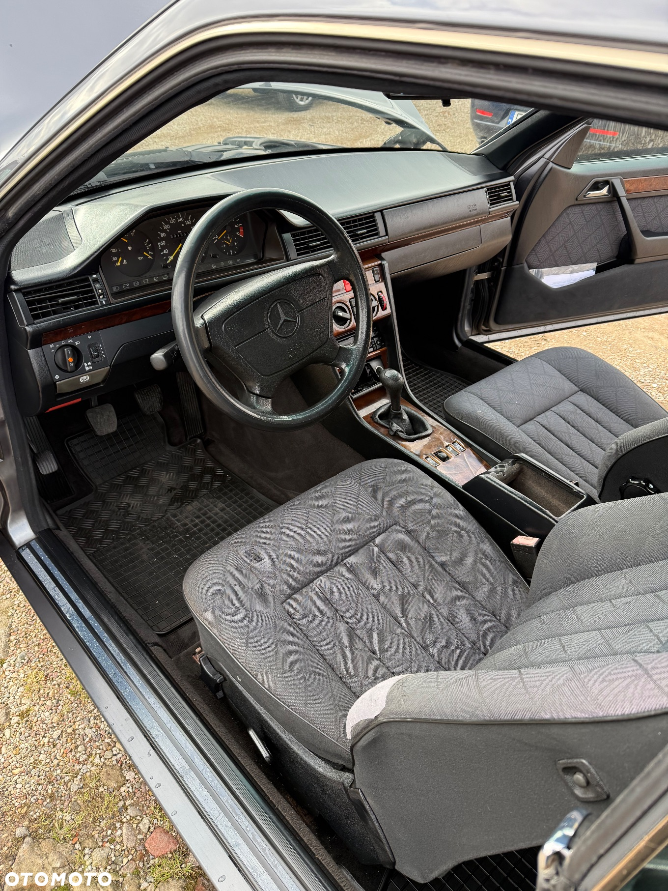 Mercedes-Benz Klasa E 200 - 9
