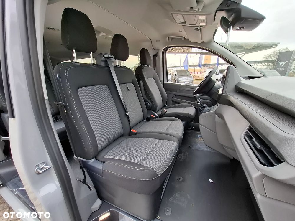 Volkswagen Caravelle - 9