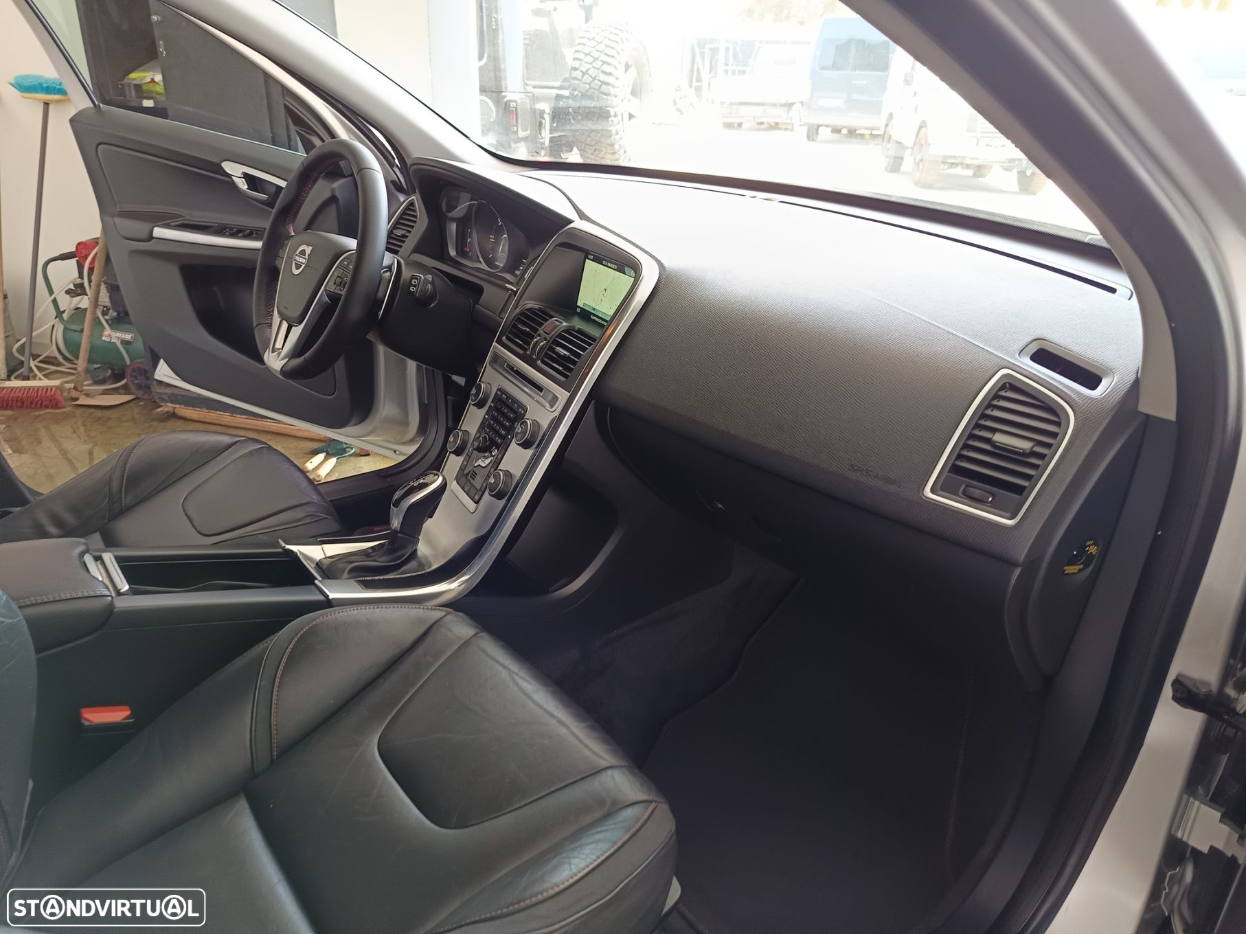Volvo XC 60 2.0 D4 VOR Geartronic - 32