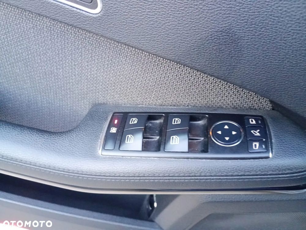 Mercedes-Benz Klasa E 200 CDI BlueEff - 11