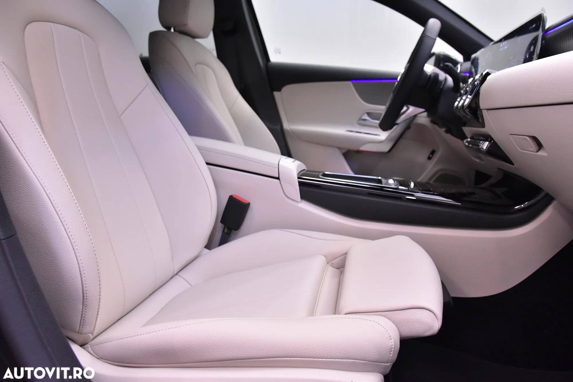 Mercedes-Benz A 220 4MATIC MHEV 8G-DCT Sedan - 9