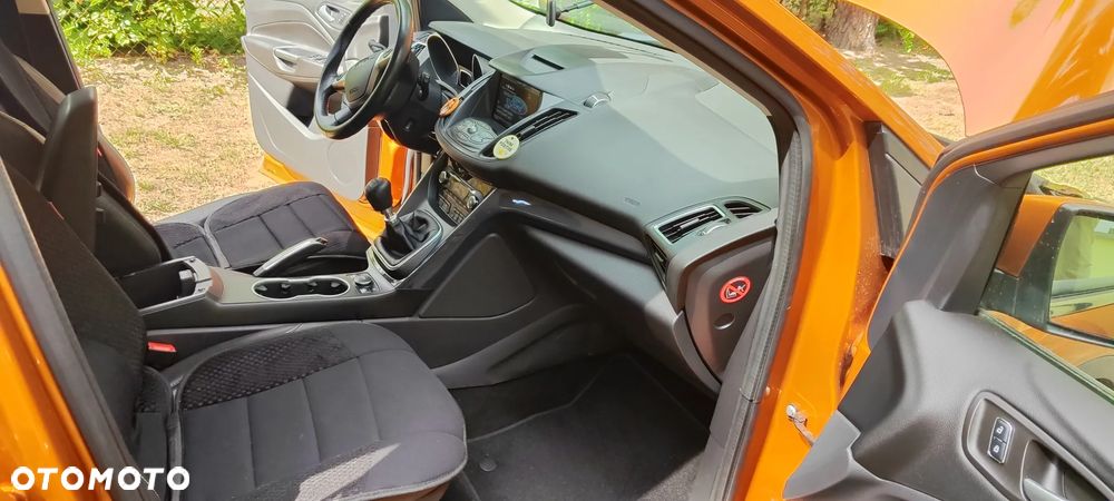 Ford Kuga 1.5 EcoBoost 2x4 Titanium - 16