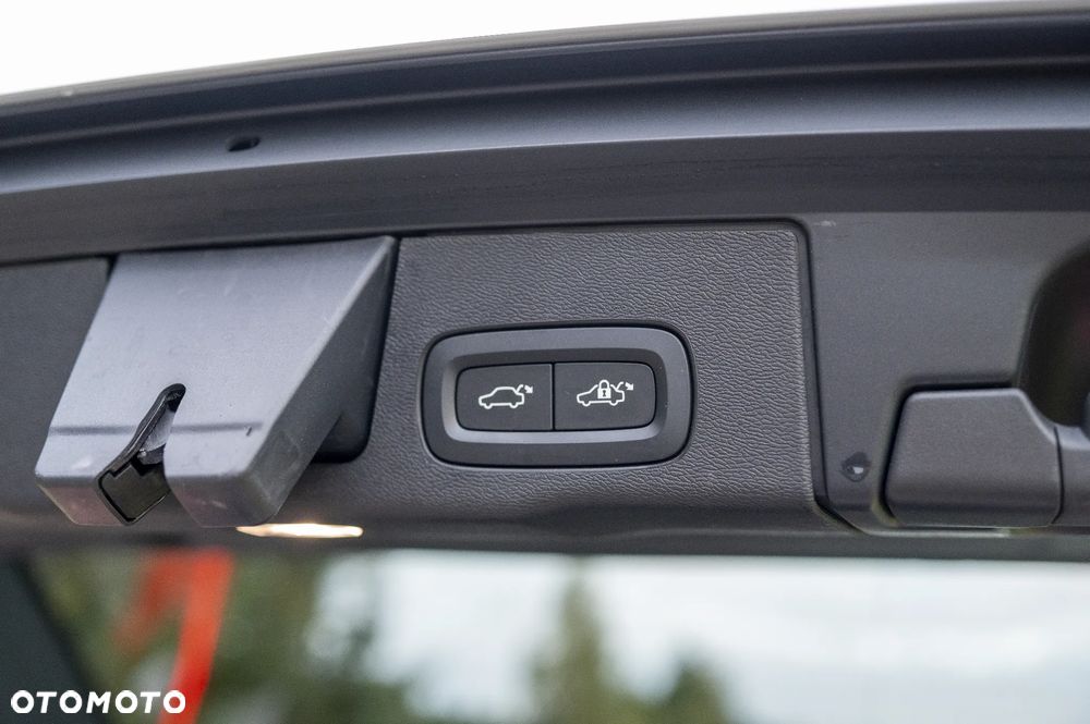 Volvo XC 60 B5 B AWD Ultimate Black Edition - 34