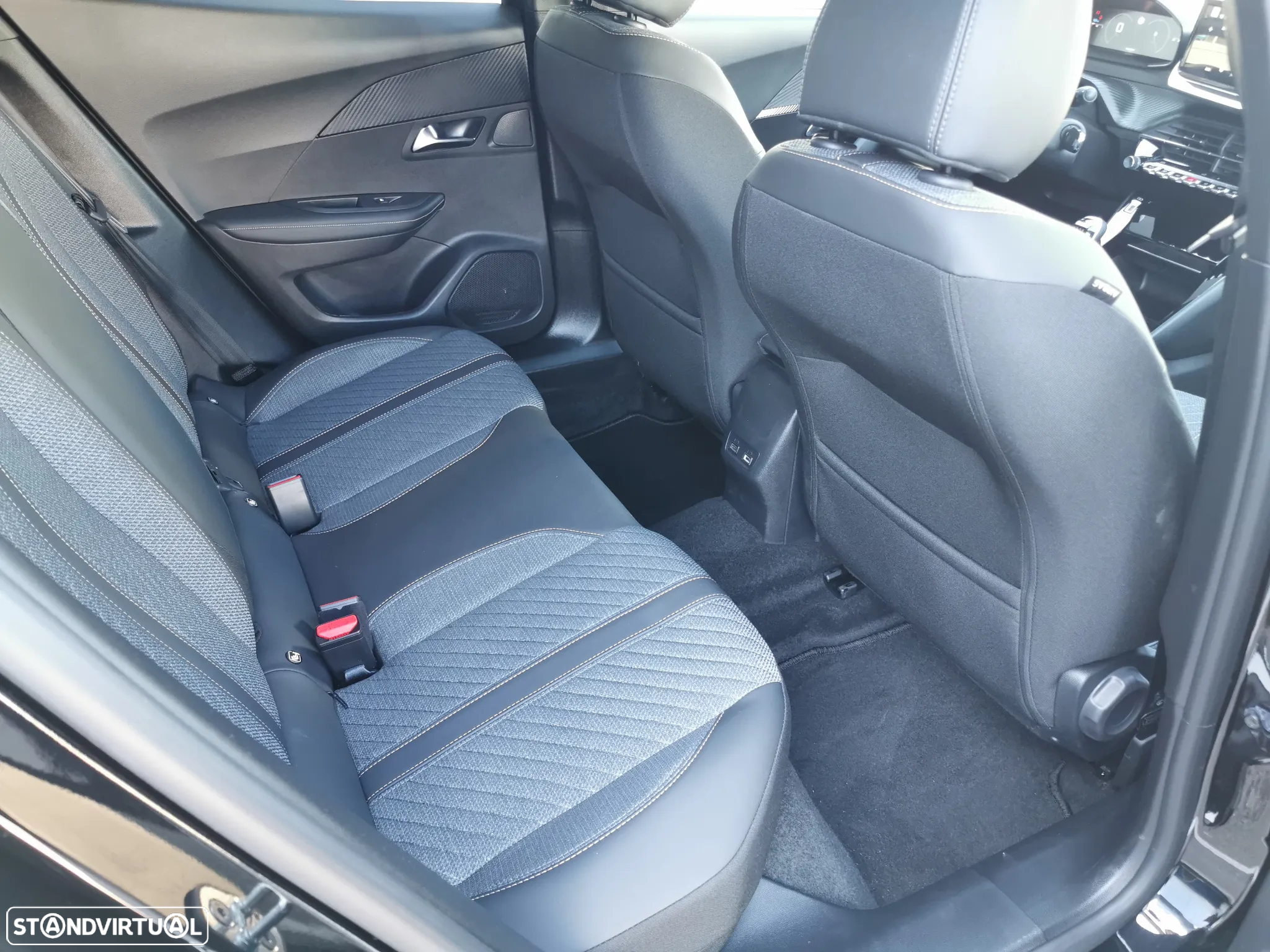 Peugeot 2008 1.2 PureTech Allure - 19