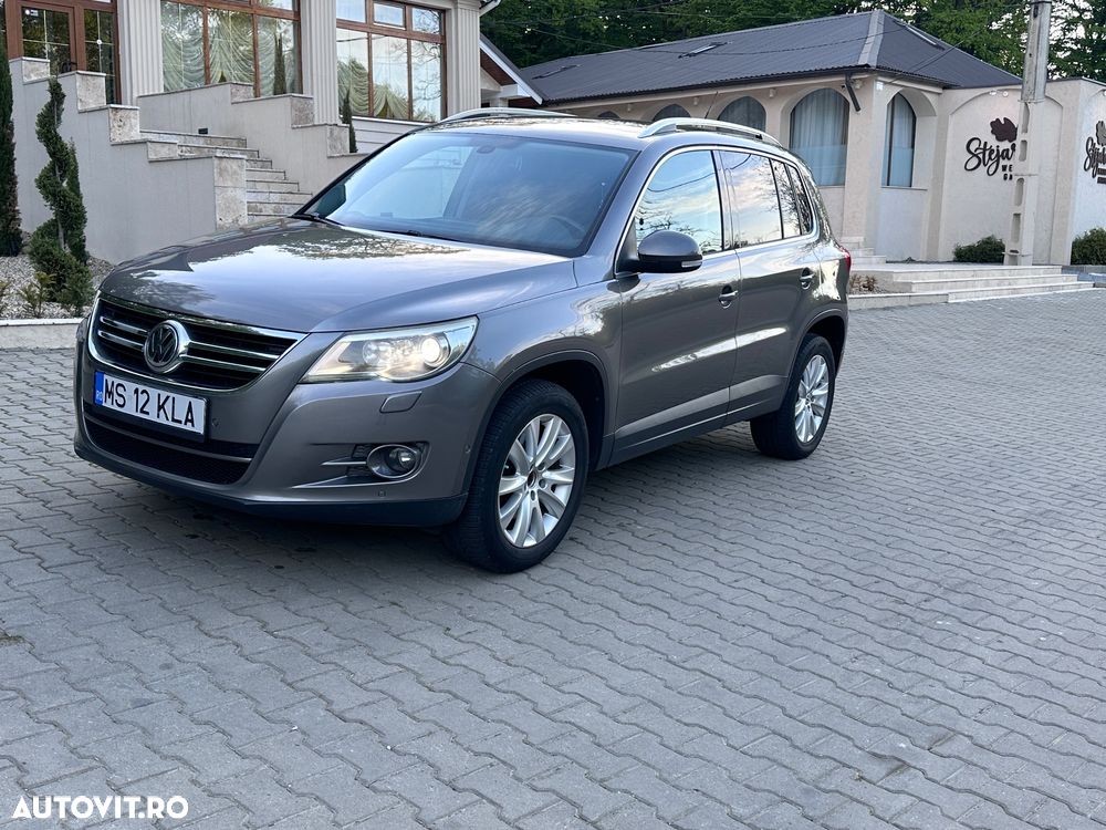 Volkswagen Tiguan - 1