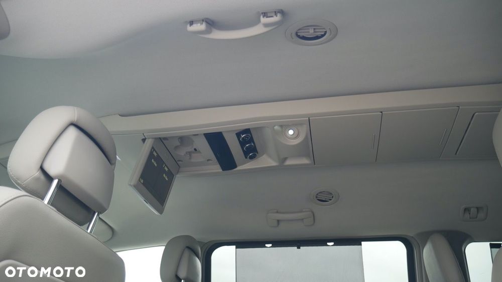 Chrysler Town & Country - 15