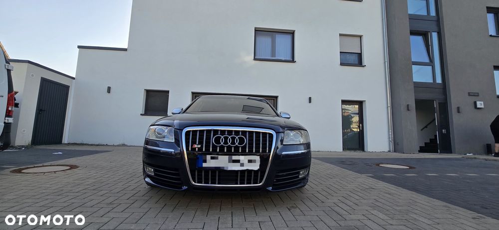 Audi A8 4.2 Quattro - 2