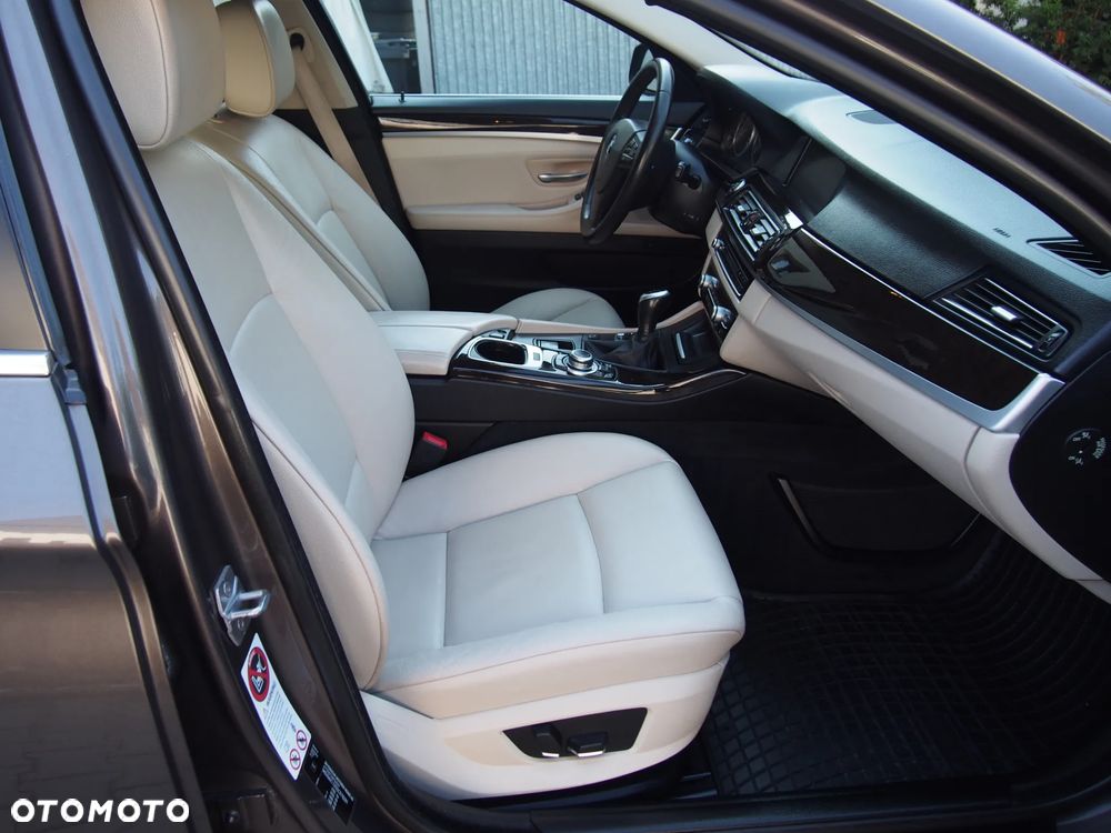 BMW Seria 5 520d Luxury Line - 12