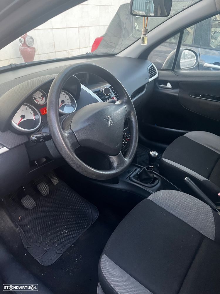 Peugeot 207 1.4 16V Trendy - 21