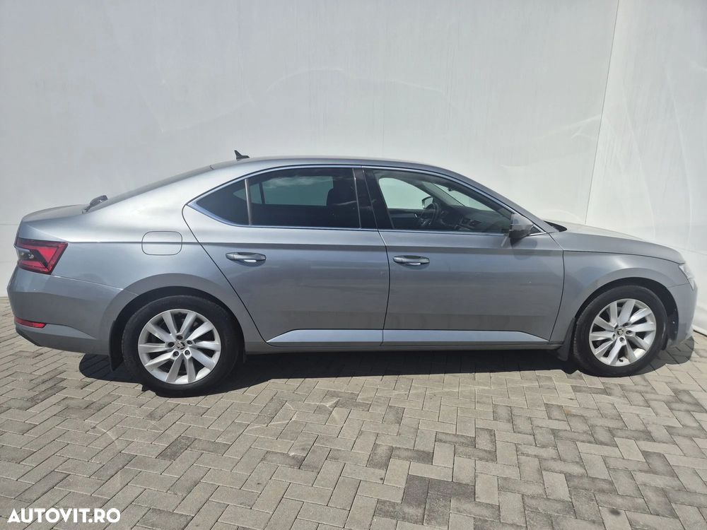 Skoda Superb 2.0 TDI DSG Ambition - 6