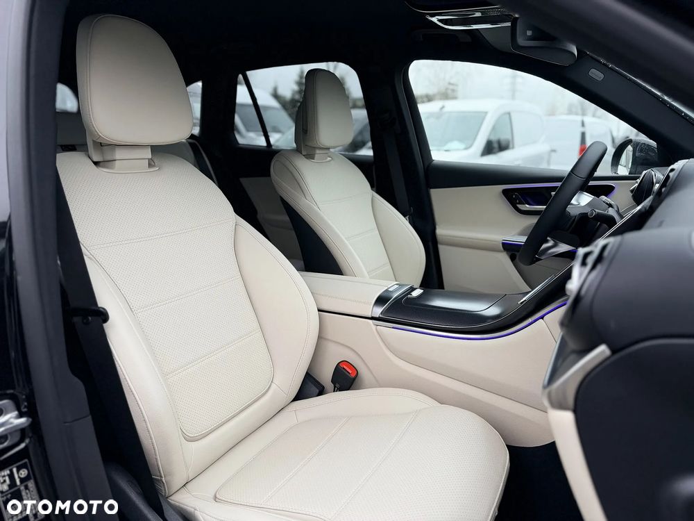 Mercedes-Benz GLC - 23