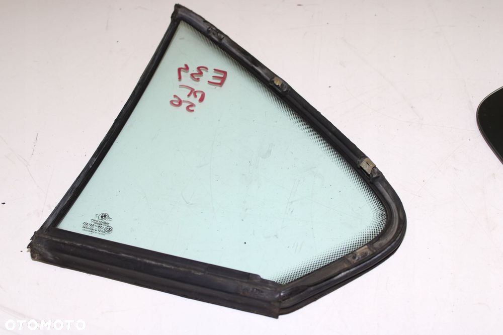 BMW E34 SZYBA DRZWI TRÓJKĄT PRAWY TYŁ - 3