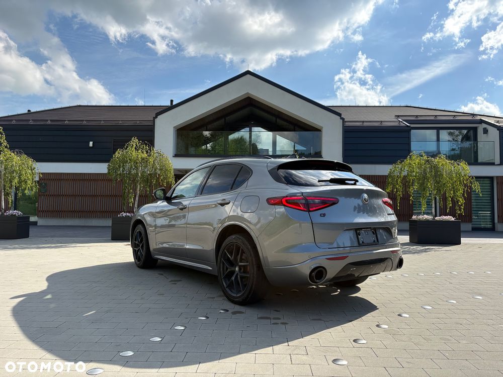 Alfa Romeo Stelvio 2.0 Turbo 16V AT8-Q4 Ti - 3