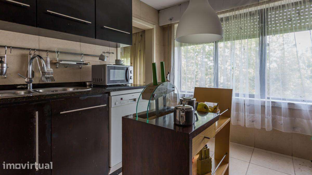 Quarto - localizado em Lordelo do Ouro Porto - Grande imagem: 4/23