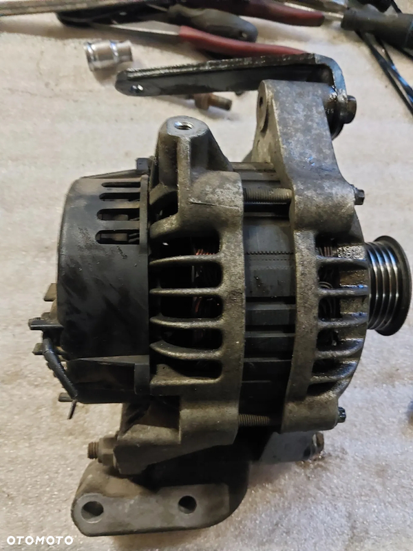 Alternator Opel Omega Frontera 2.0 2.2 Benzyna