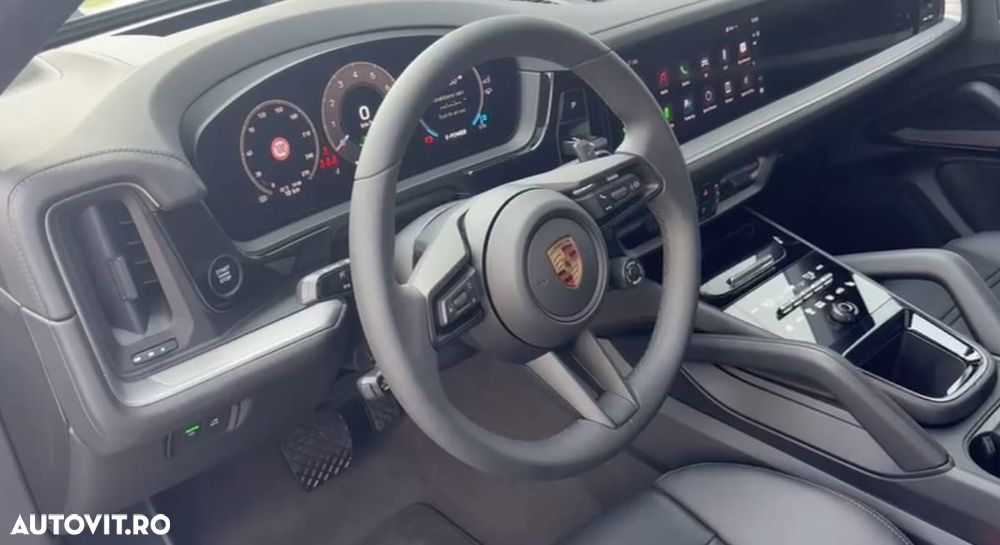 Porsche Cayenne Coupe E-Hybrid - 8