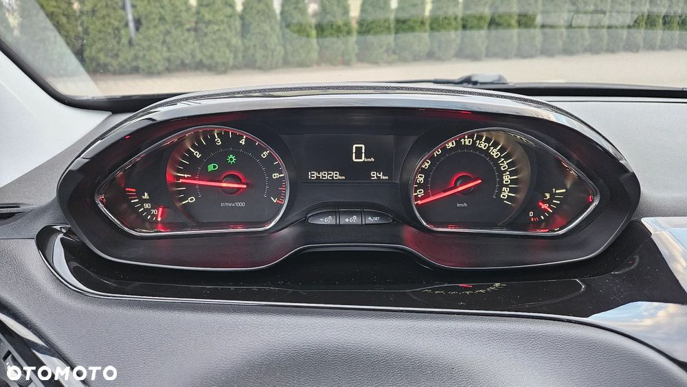 Peugeot 208 82 VTI Style - 17