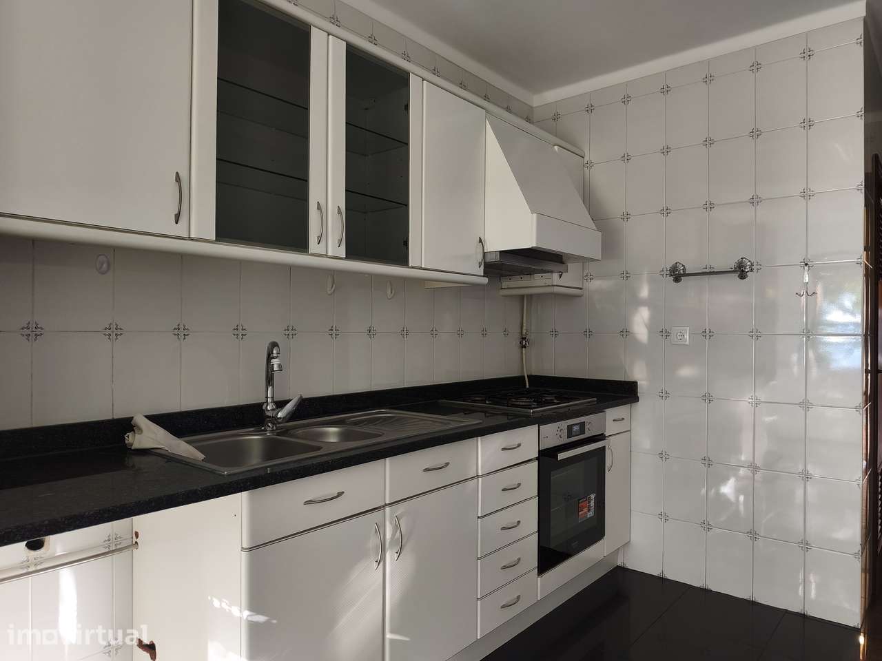 Apartamento T2 + 1 com varanda e garagem em Braga - Grande imagem: 4/16