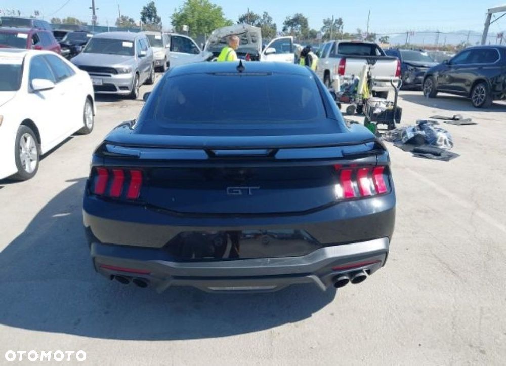 Ford Mustang - 6