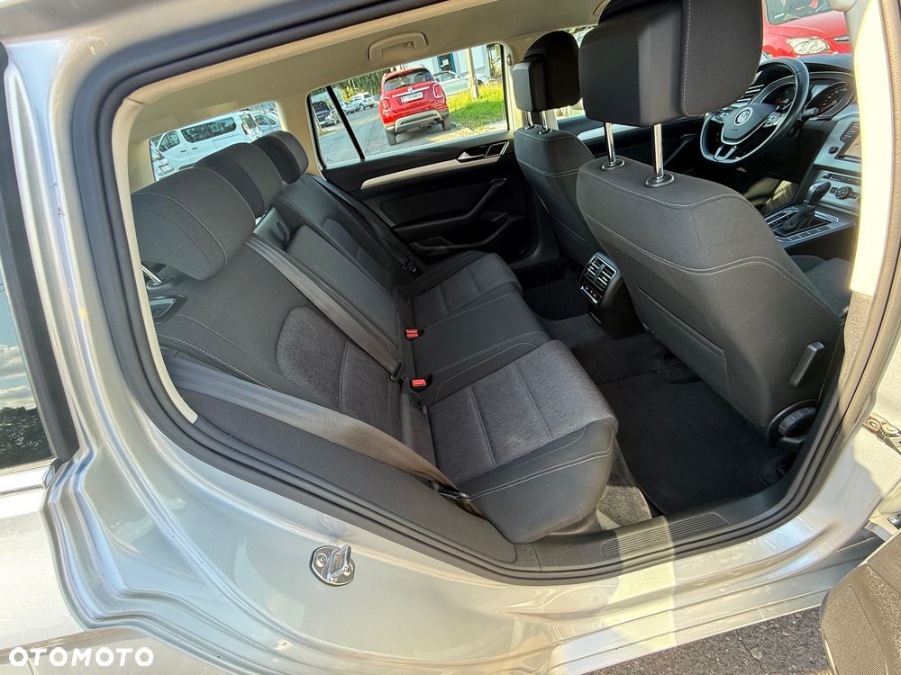 Volkswagen Passat ver-variant-1-6-tdi-scr-dsg-comfortline - 25