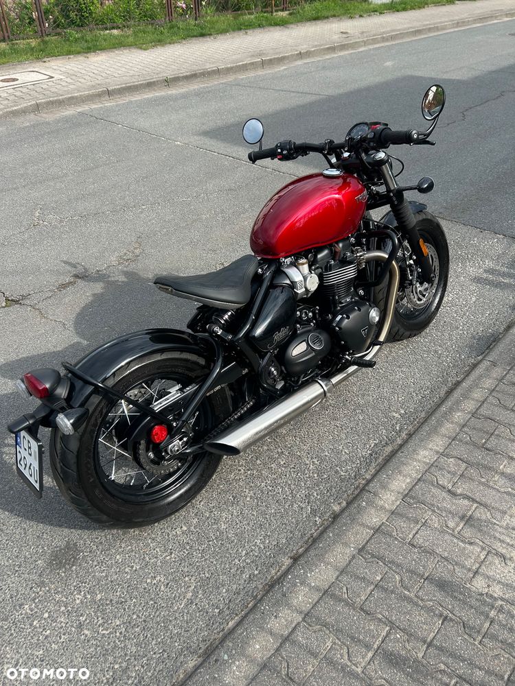 Triumph Bonneville Bobber - 32