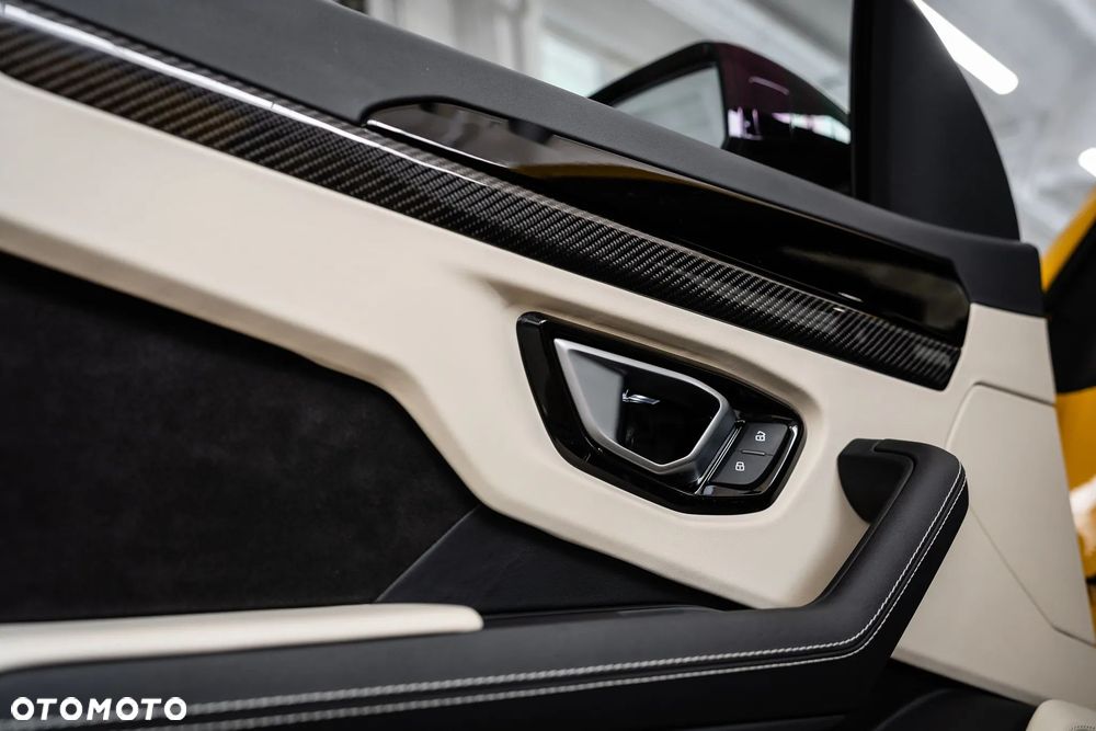 Lamborghini Urus - 38