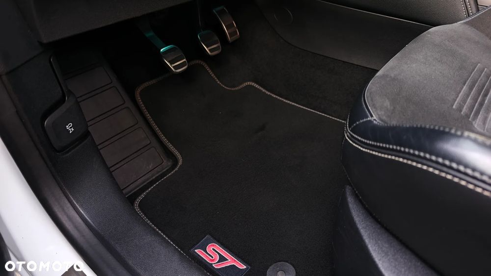 Ford Focus 2.3 EcoBoost ST-3 - 21
