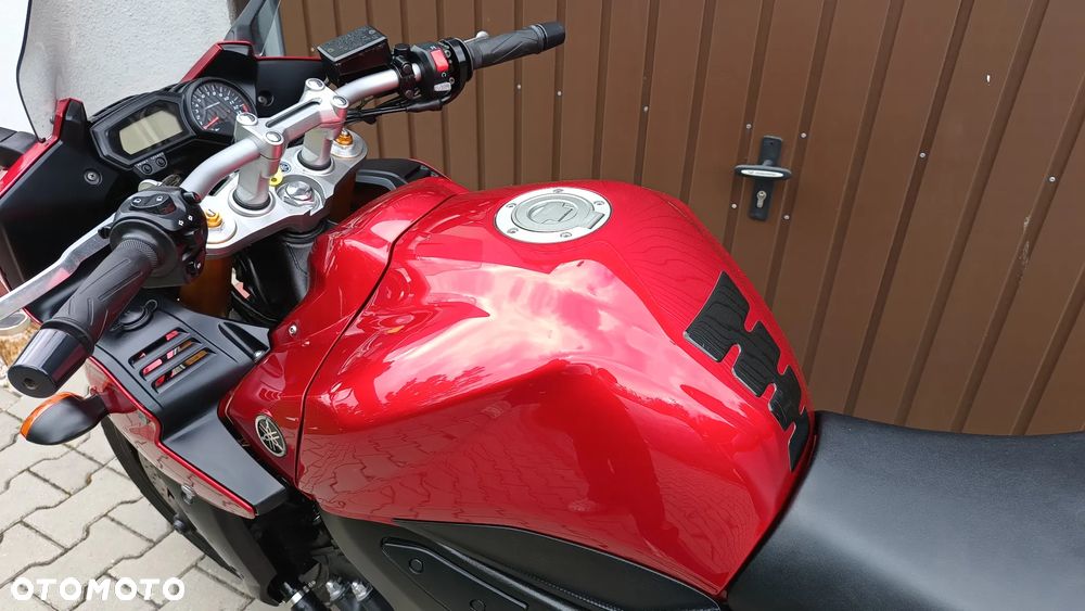 Yamaha FZ - 27