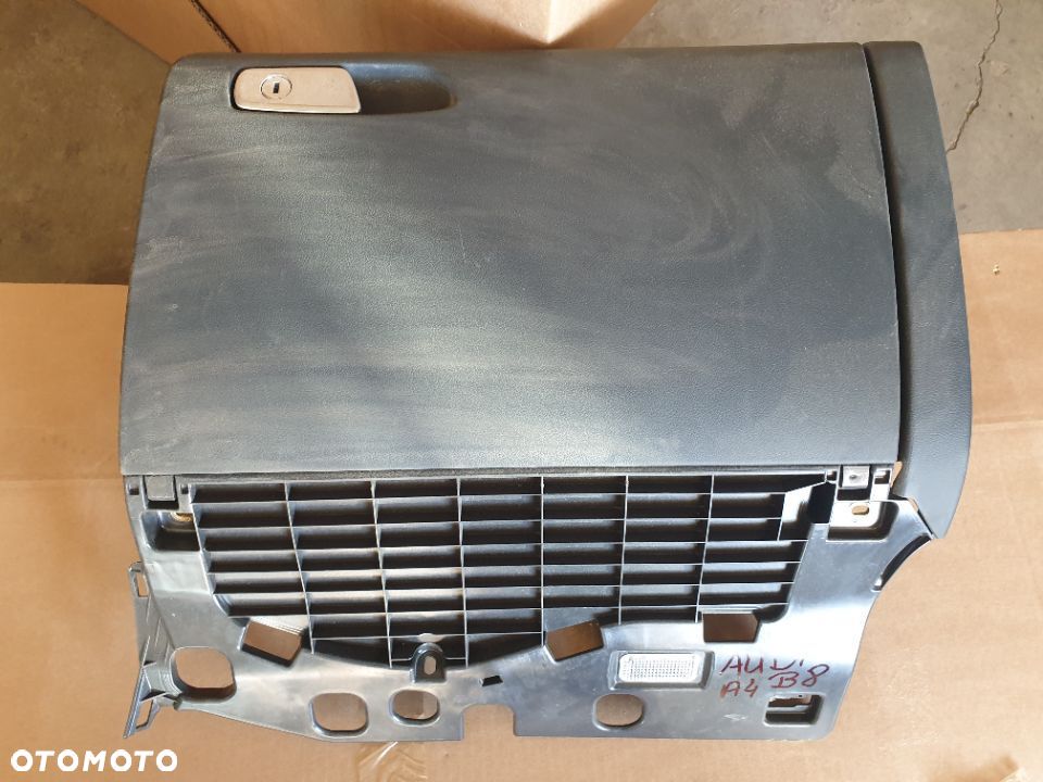 Schowek Pasażera do pojazdu marki Audi A4 B8 - 1
