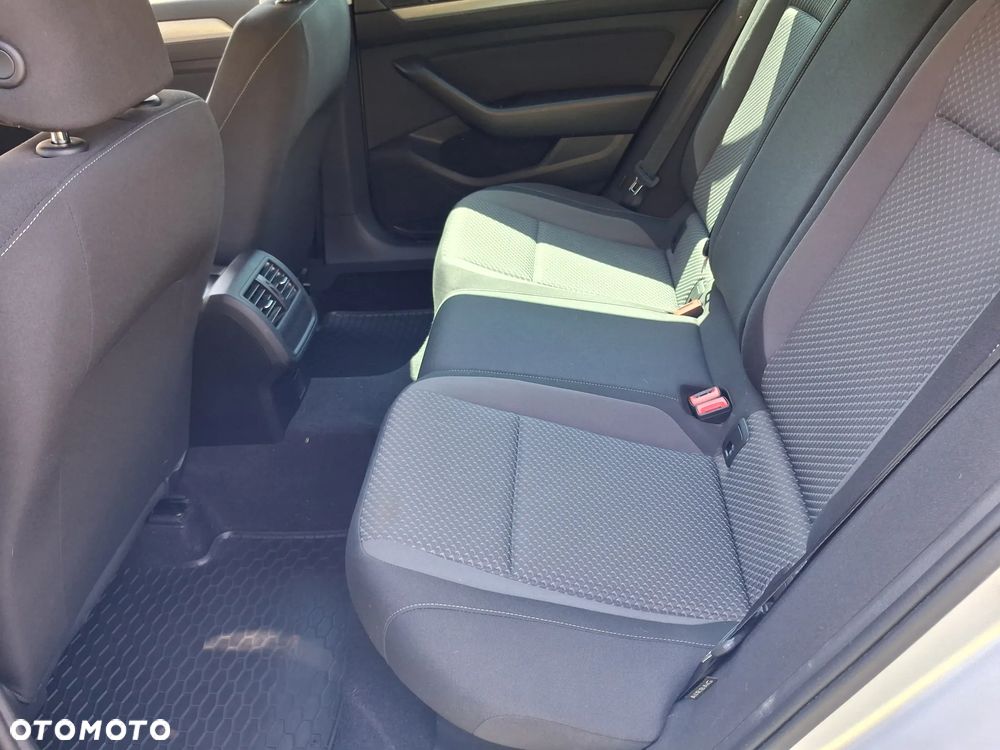 Volkswagen Passat 2.0 TDI EVO Business - 24