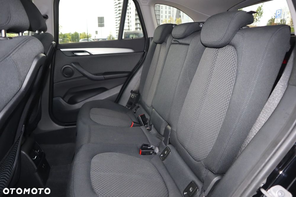 BMW X1 xDrive20i Advantage sport - 15