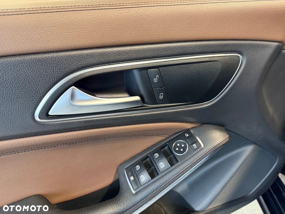 Mercedes-Benz CLA Shooting Brake 180 d 7G-DCT AMG Line - 11