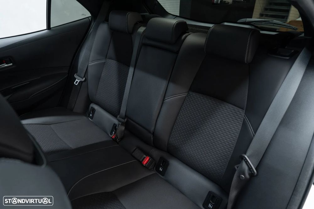 Toyota Corolla 1.8 Hybrid Exclusive - 33