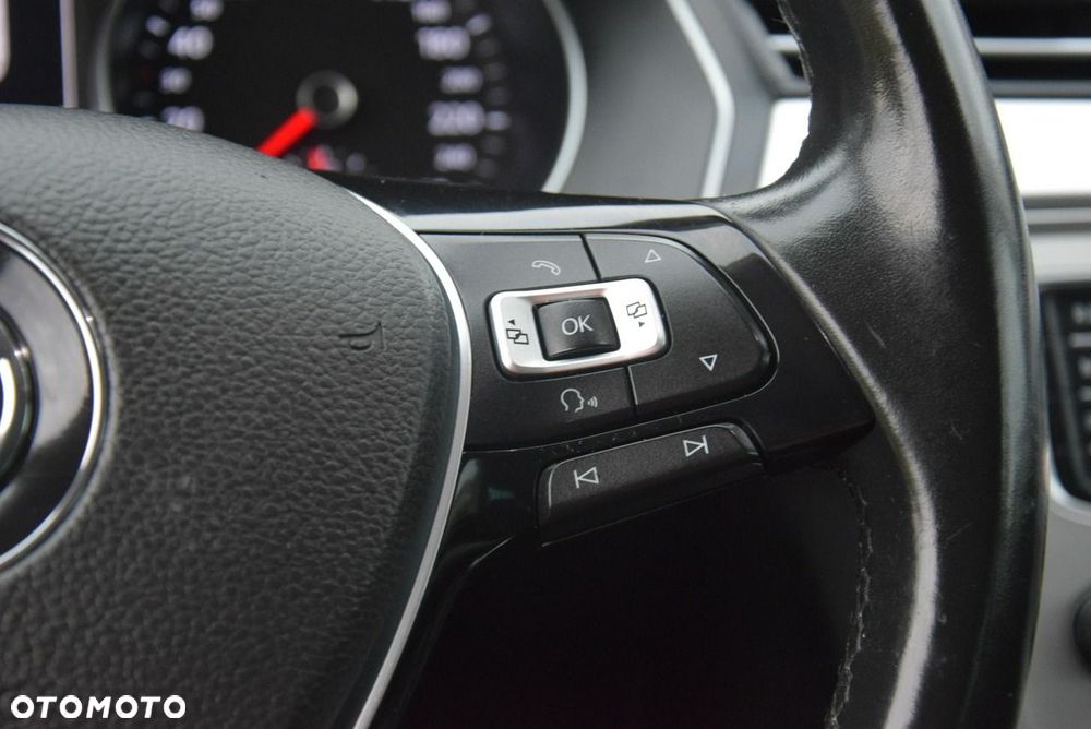 Volkswagen Passat - 24
