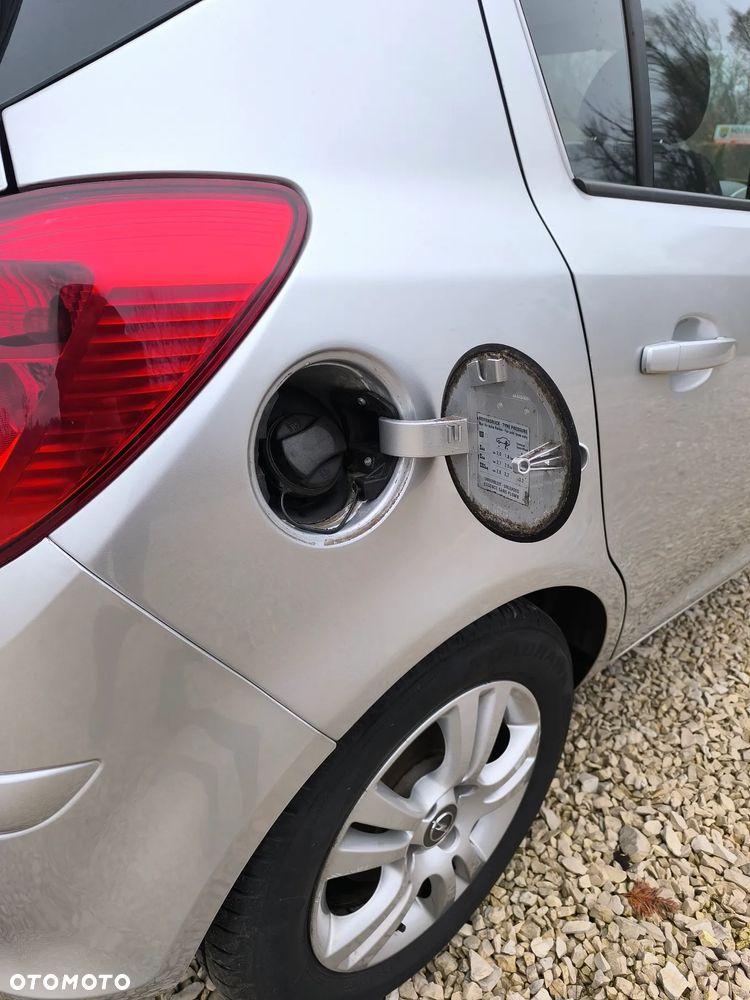 Opel Corsa 1.4 16V Enjoy - 20