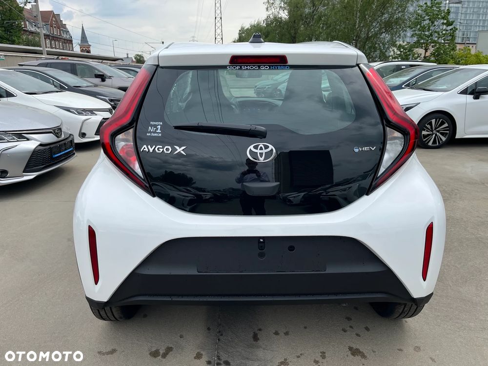 Toyota Aygo X Hybrid 1.5 Active e-CVT - 6