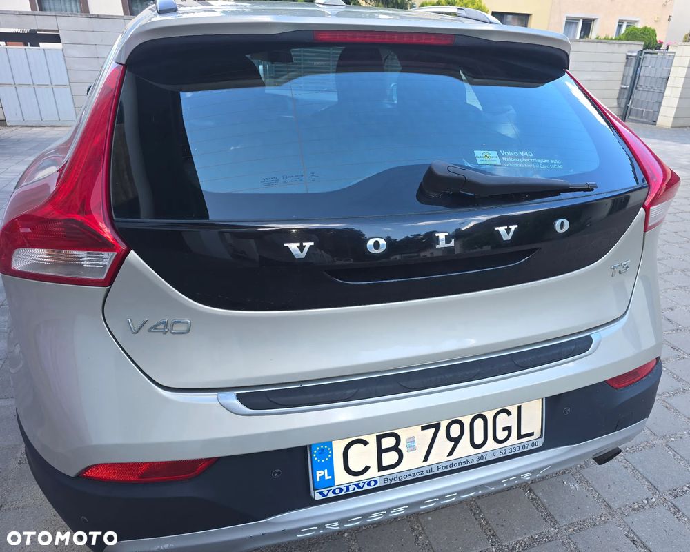 Volvo V40 Cross Country - 8