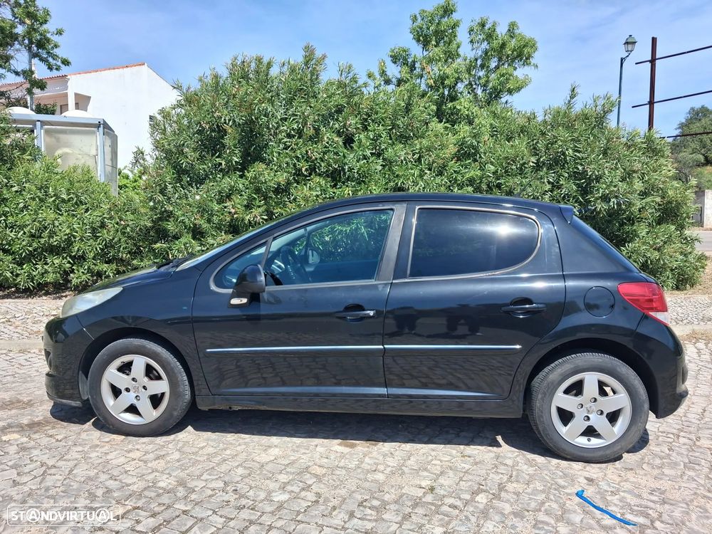 Peugeot 207 - 1