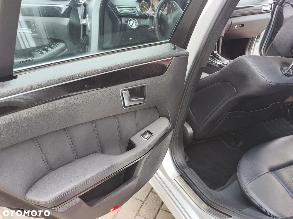 Mercedes-Benz Klasa E 200 CDI DPF BlueEFFICIENCY Automatik Avantgarde - 23